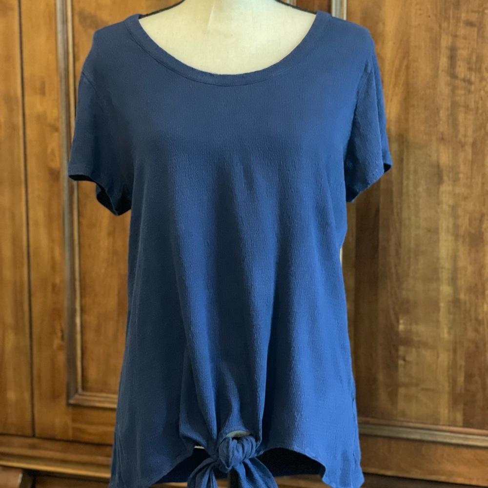 Navy Top that ties in front / Size S
